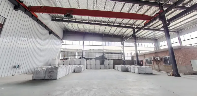 Kho chứa nguyên liệu thô: cao lanh, feldspar